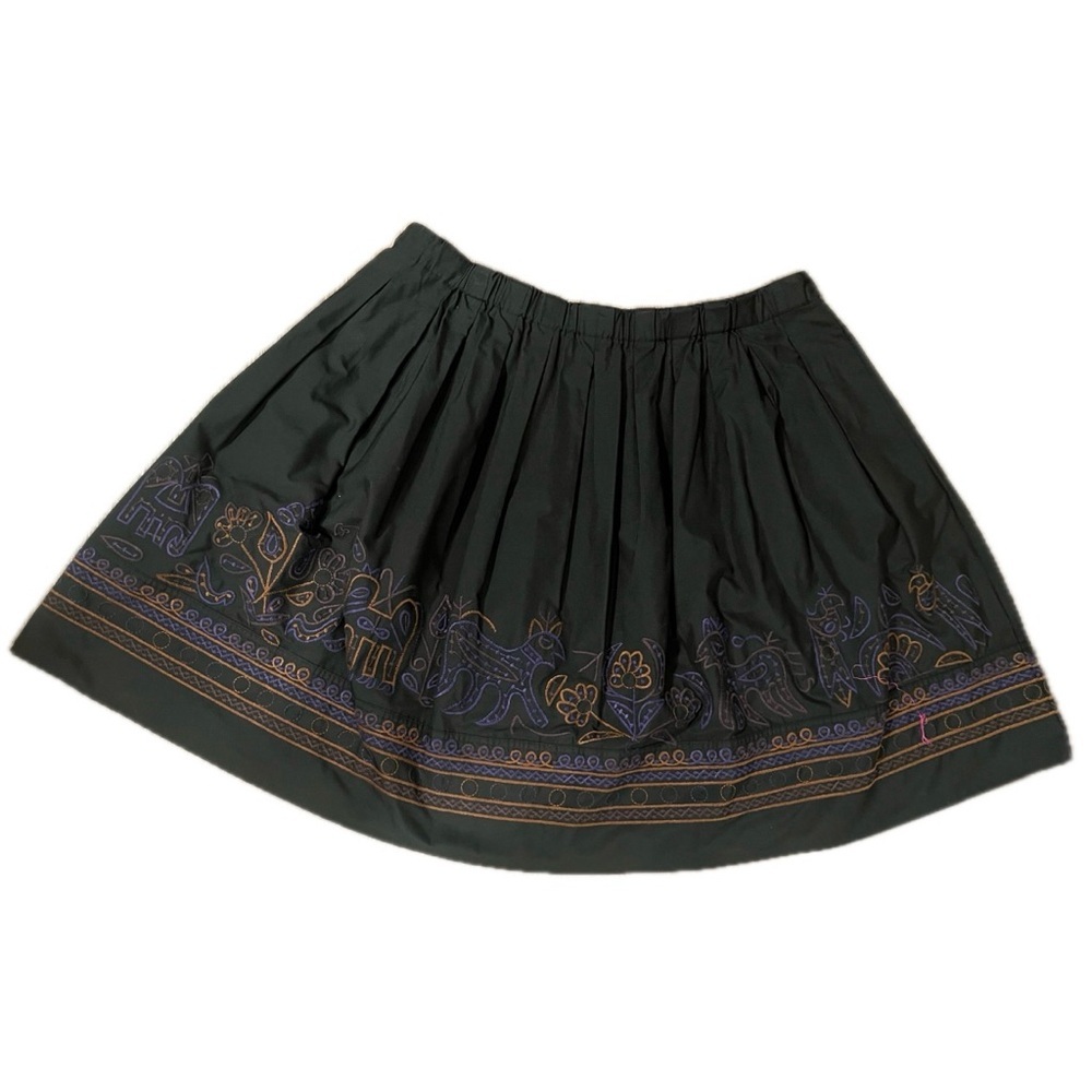 DKNY black skirt embroidered animals luxury elegant classy mini full pleated
